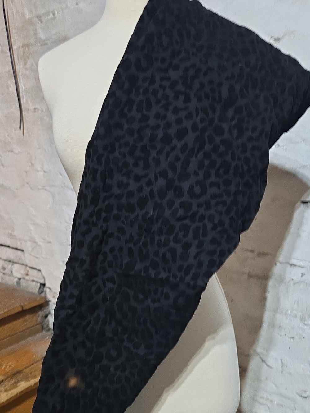 Black velvet Raised Leopard-Print TORRID PIXIE Women's Pant